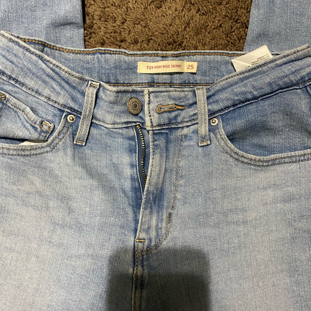 Levis light wash skinny jeans